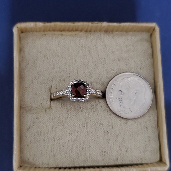 10K Yellow Gold Ring with Garnet & Diamonds Size 7 - Picture 14 of 16